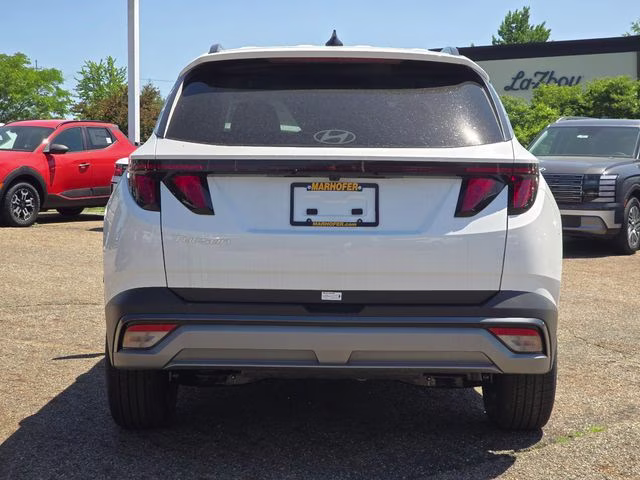 2026 White Pearl Hyundai Tucson SEL FWD SUV