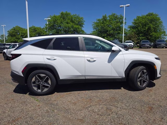 2026 White Pearl Hyundai Tucson SEL FWD SUV
