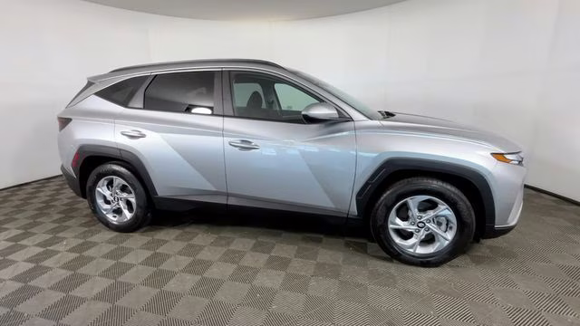 2024 Shimmering Silver Hyundai Tucson SEL FWD SUV