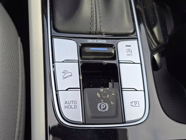 2026 Shimmering Silver Hyundai Tucson SEL FWD SUV