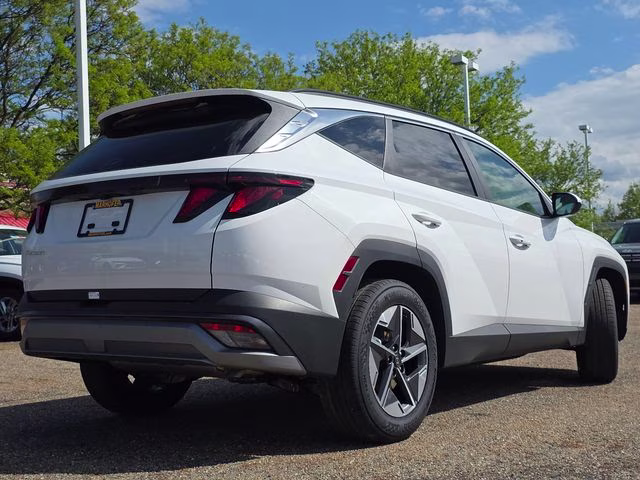 2026 White Pearl Hyundai Tucson SEL FWD SUV