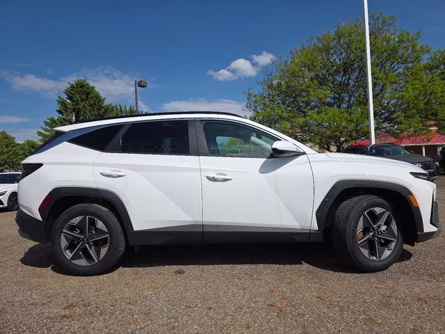 2026 White Pearl Hyundai Tucson SEL FWD SUV