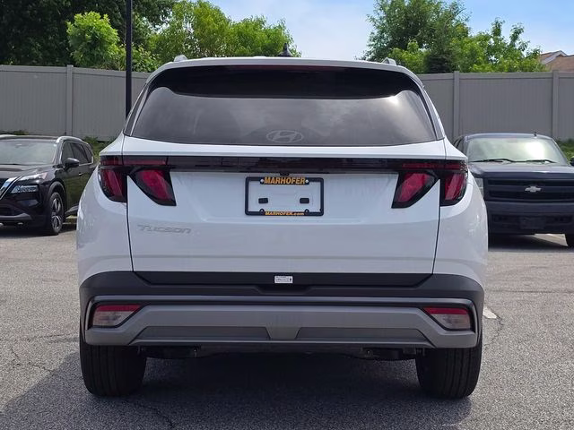 2026 White Pearl Hyundai Tucson SEL FWD SUV