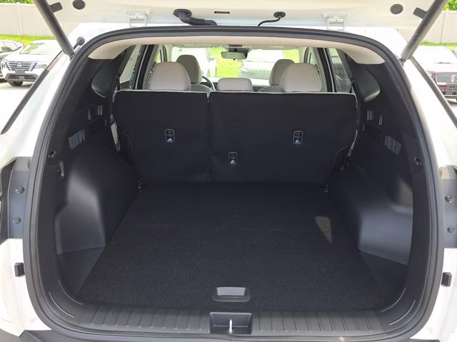 2026 White Pearl Hyundai Tucson SEL FWD SUV