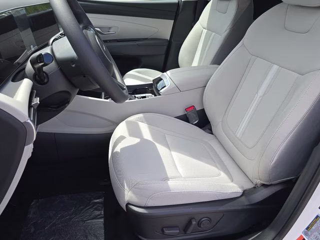 2026 White Pearl Hyundai Tucson SEL FWD SUV