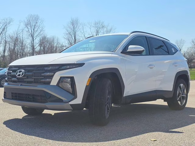 2026 White Pearl Hyundai Tucson SEL AWD SUV