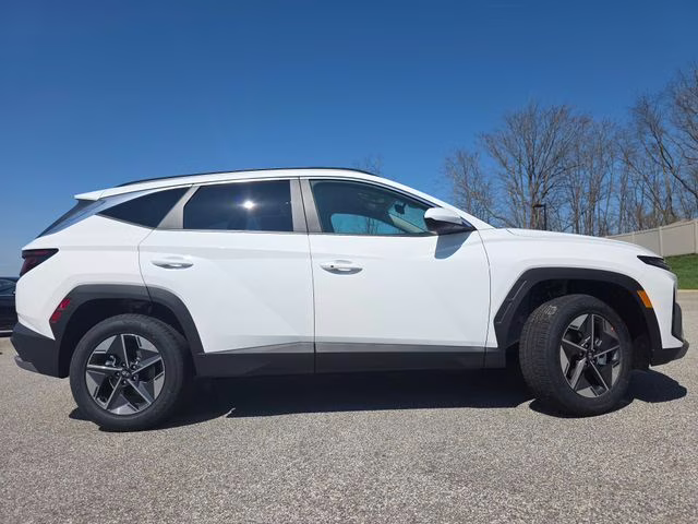 2026 White Pearl Hyundai Tucson SEL AWD SUV