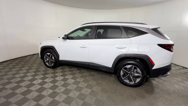 2025 White Pearl Hyundai Tucson SEL AWD SUV