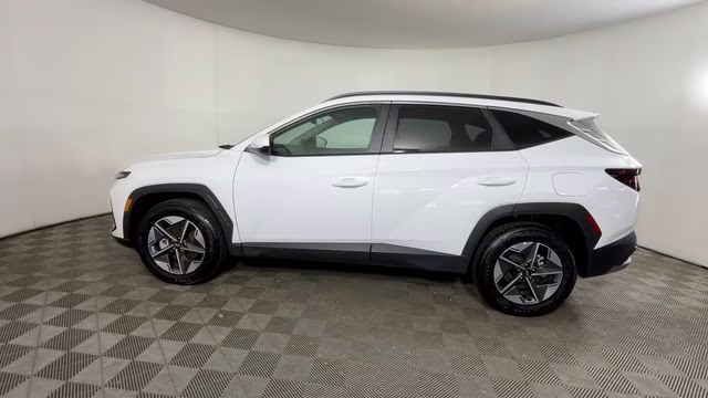 2025 White Pearl Hyundai Tucson SEL AWD SUV