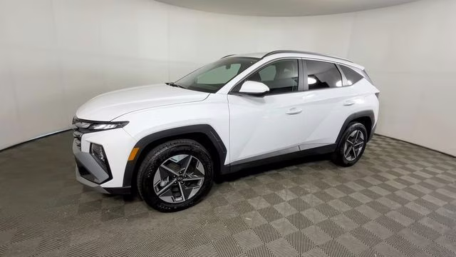 2025 White Pearl Hyundai Tucson SEL AWD SUV