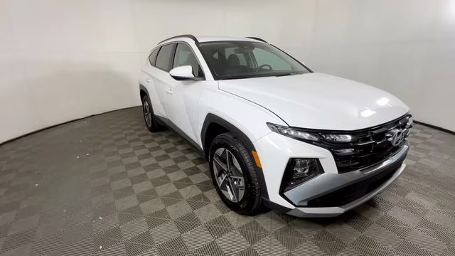2025 White Pearl Hyundai Tucson SEL AWD SUV