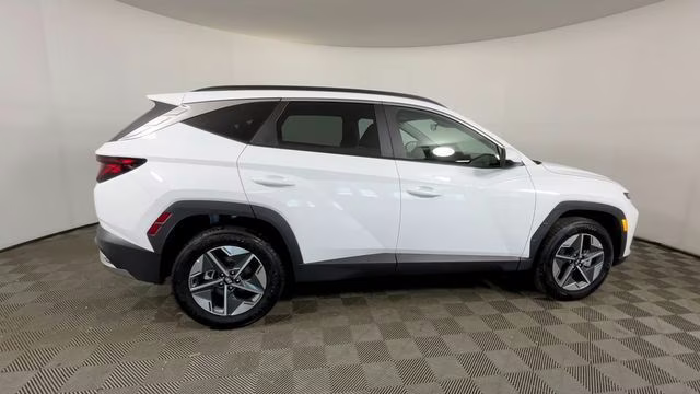 2025 White Pearl Hyundai Tucson SEL AWD SUV