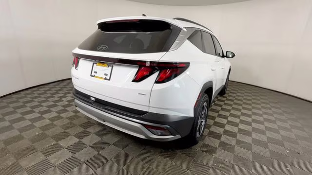 2025 White Pearl Hyundai Tucson SEL AWD SUV