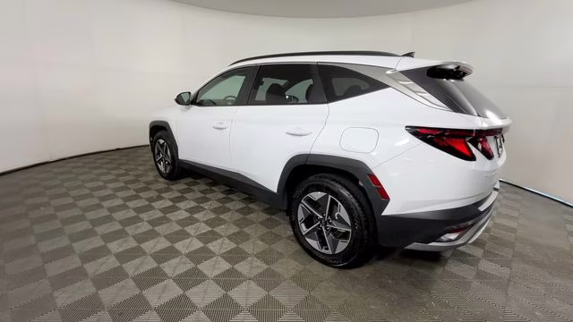 2025 White Pearl Hyundai Tucson SEL AWD SUV