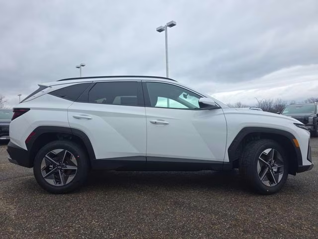 2026 White Pearl Hyundai Tucson SEL AWD SUV