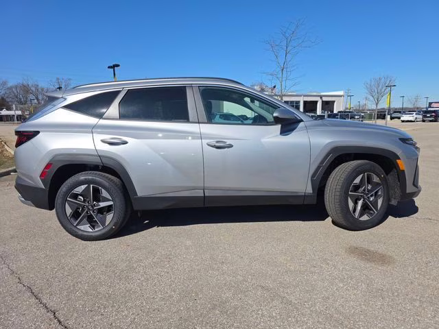 2026 Shimmering Silver Hyundai Tucson SEL AWD SUV