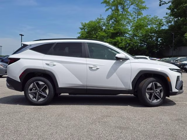 2026 White Pearl Hyundai Tucson SEL AWD SUV