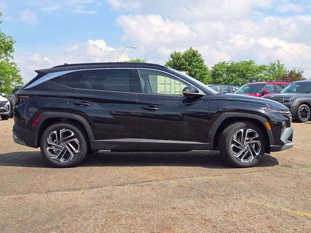 2026 Phantom Black Hyundai Tucson Limited FWD SUV