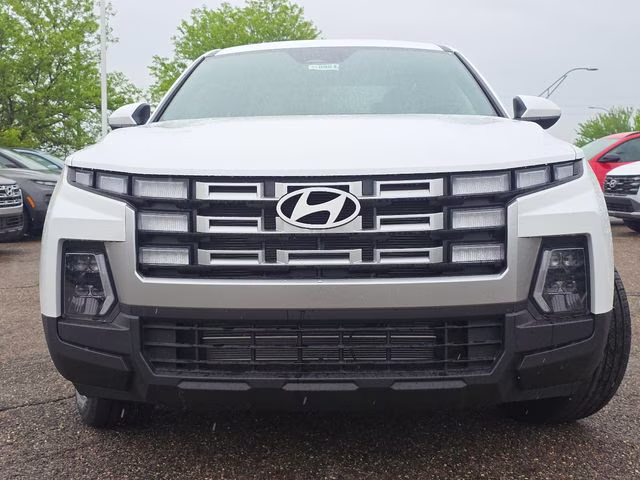 2026 Atlas White Hyundai Santa Cruz SE AWD Truck