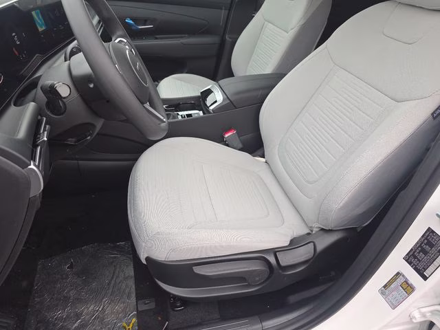 2026 Atlas White Hyundai Santa Cruz SE AWD Truck