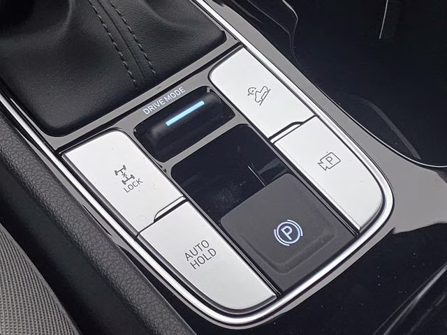 2026 Atlas White Hyundai Santa Cruz SE AWD Truck