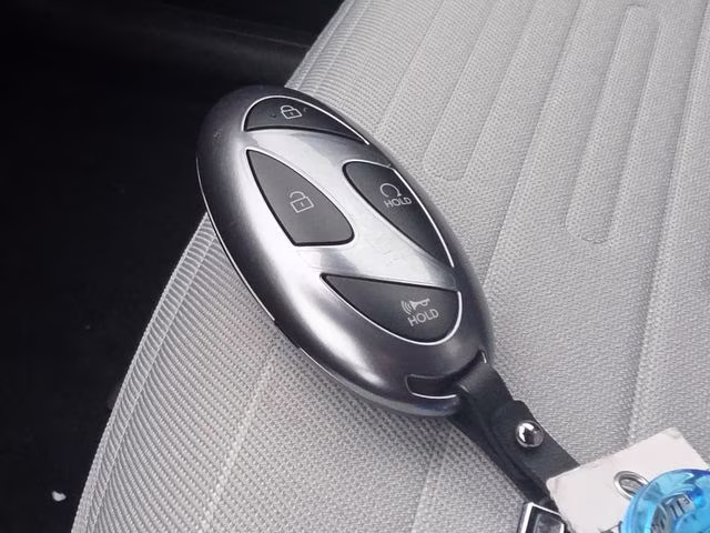 2026 Atlas White Hyundai Santa Cruz SE AWD Truck