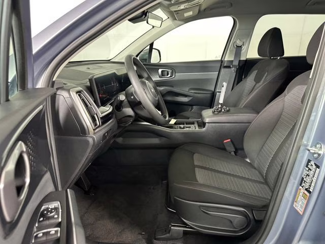 2025 Everlasting Silver Kia Sorento LX FWD SUV