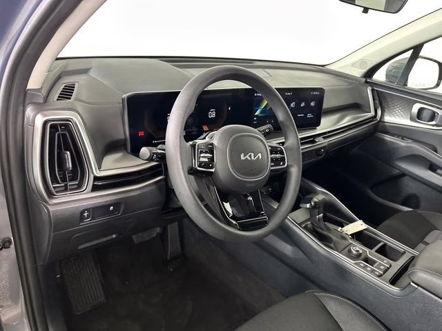 2025 Everlasting Silver Kia Sorento LX FWD SUV