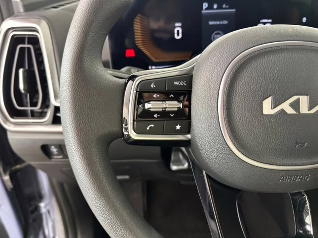 2025 Everlasting Silver Kia Sorento LX FWD SUV