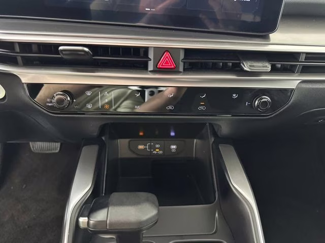 2025 Everlasting Silver Kia Sorento LX FWD SUV