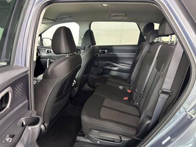 2025 Everlasting Silver Kia Sorento LX FWD SUV