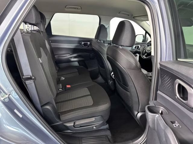 2025 Everlasting Silver Kia Sorento LX FWD SUV