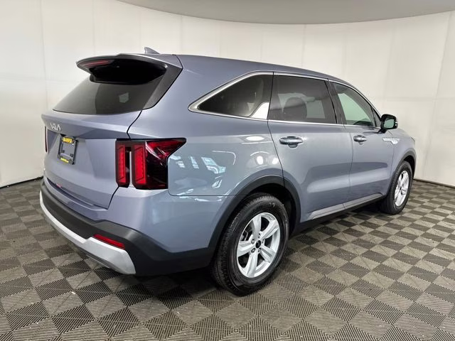 2025 Everlasting Silver Kia Sorento LX FWD SUV