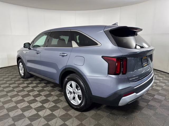 2025 Everlasting Silver Kia Sorento LX FWD SUV