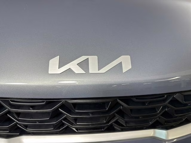 2025 Everlasting Silver Kia Sorento LX FWD SUV