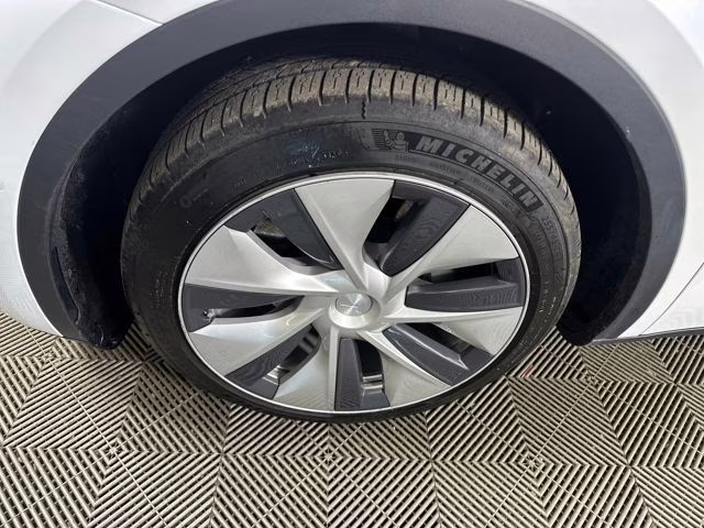 2021 Pearl White Multi-Coat Tesla Model Y Standard Range RWD SUV