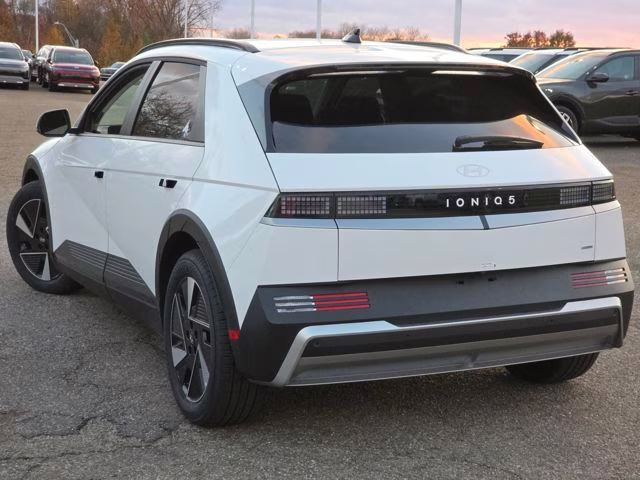 2025 Atlas White Hyundai IONIQ 5 SEL AWD SUV