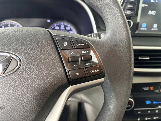 2021 White Cream Hyundai Tucson SEL FWD SUV