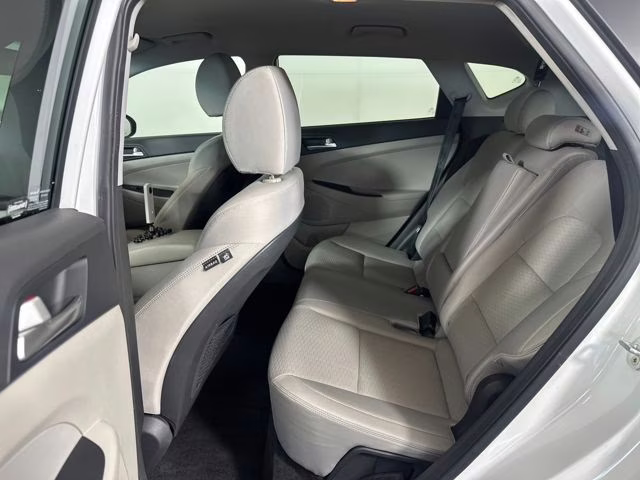 2021 White Cream Hyundai Tucson SEL FWD SUV