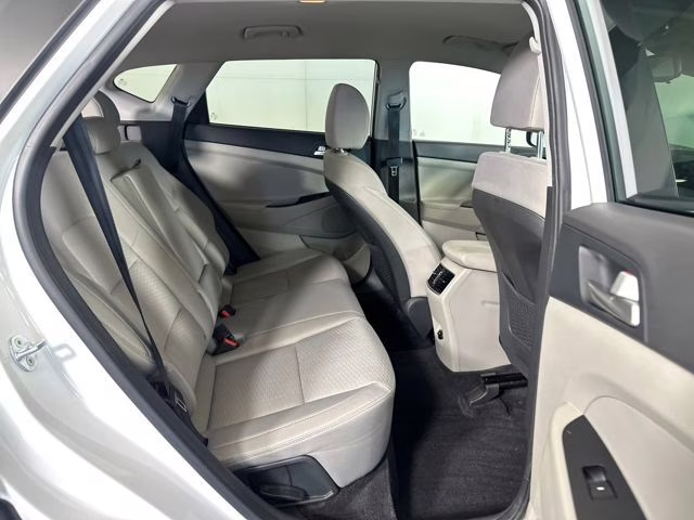 2021 White Cream Hyundai Tucson SEL FWD SUV