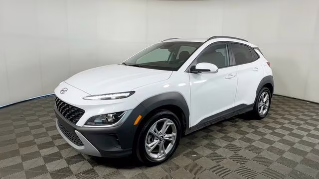 2023 Lunar White Hyundai Kona SEL AWD SUV