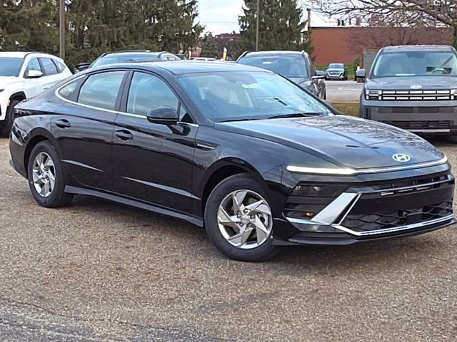 2026 Abyss Black Hyundai Sonata SE FWD Sedan