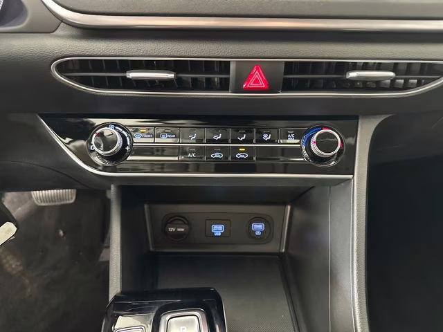 2023 Curated Silver Hyundai Sonata SE FWD Sedan