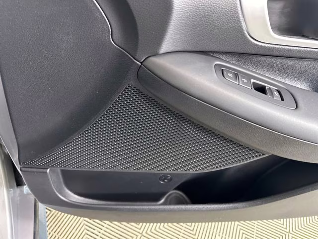 2023 Curated Silver Hyundai Sonata SE FWD Sedan