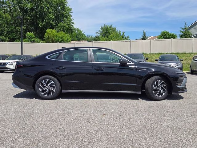 2026 Abyss Black Hyundai Sonata Hybrid Blue FWD Sedan
