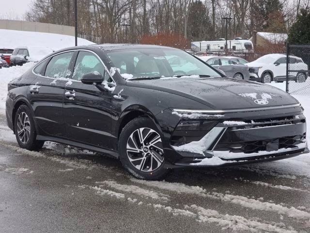 2026 Abyss Black Hyundai Sonata Hybrid Blue FWD Sedan