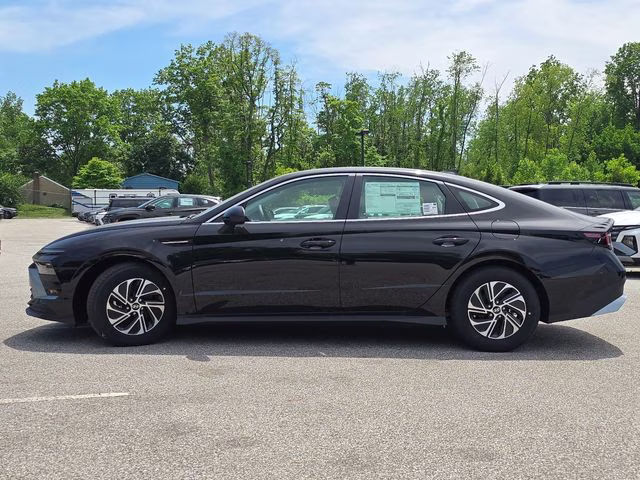 2026 Abyss Black Hyundai Sonata Hybrid Blue FWD Sedan
