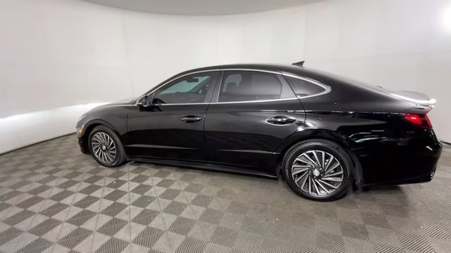 2023 Onyx Black Hyundai Sonata Hybrid Limited FWD Sedan