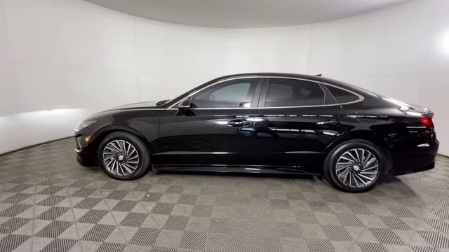 2023 Onyx Black Hyundai Sonata Hybrid Limited FWD Sedan