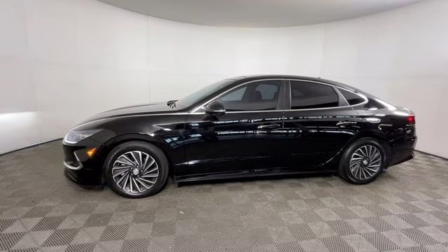 2023 Onyx Black Hyundai Sonata Hybrid Limited FWD Sedan